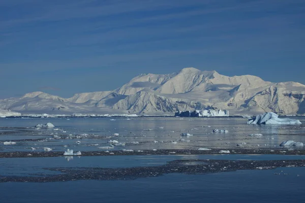 Iceberg Congelado Branco Gelo Frio — Fotografia de Stock