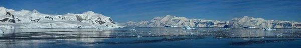Biała Mroźna Góra Lodowa Lód Zimno — Zdjęcie stockowe