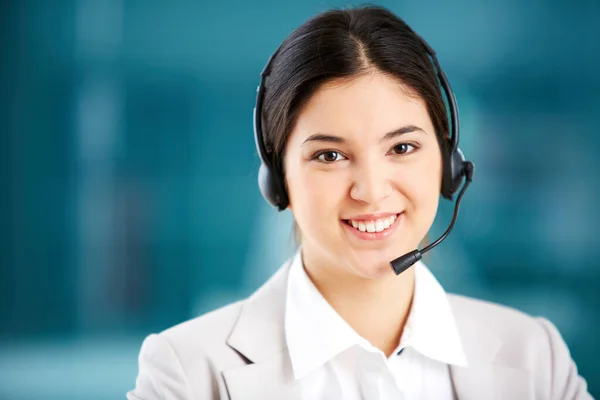 Portrait Young Customer Support Representative Consulting Client — Stock Photo, Image