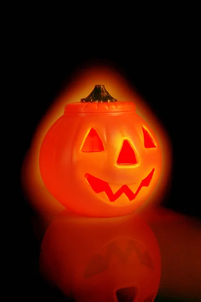 Zucca Halloween Con Viso Spaventoso Luce Incandescente — Foto Stock