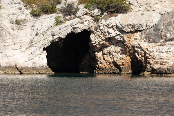 Cueva Marina Costa Rocosa —  Fotos de Stock