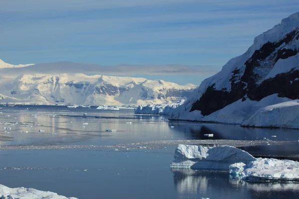 Antarktiska Vackra Bergen — Stockfoto