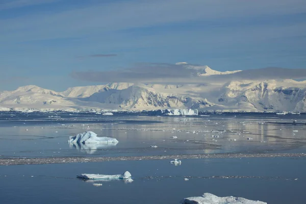 Iceberg Bianco Congelato Ghiaccio Freddo — Foto Stock