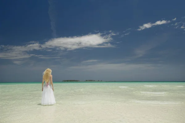 Blond Woman White Dress Dream Sandy Beach — Stock Photo, Image