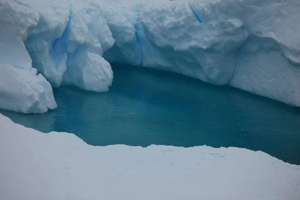 Weiß Gefrorener Eisberg Eis Und Kälte — Stockfoto