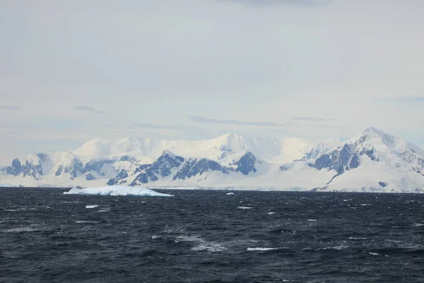 Iceberg Congelado Branco Gelo Frio — Fotografia de Stock