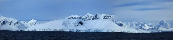 Iceberg Bianco Congelato Ghiaccio Freddo — Foto Stock