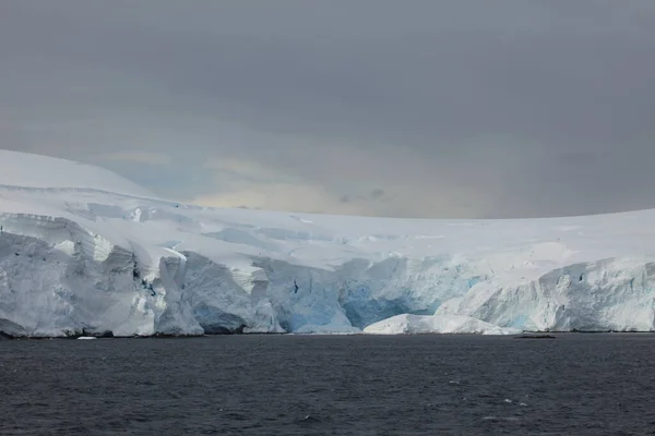 Iceberg Congelado Branco Gelo Frio — Fotografia de Stock