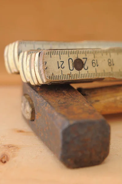 Old Wooden Measuring Tape Wood Background — Stock Photo, Image