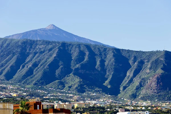 Vista Ciudad Puerto Cruz Tenerife España Parte Posterior Monte Teide — Foto de Stock