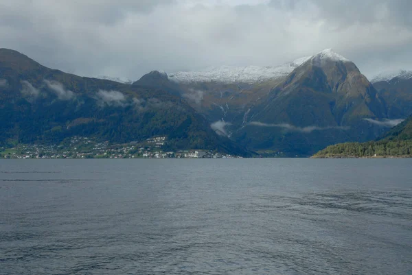 ノルウェー バレストランド 美しい山々 — ストック写真