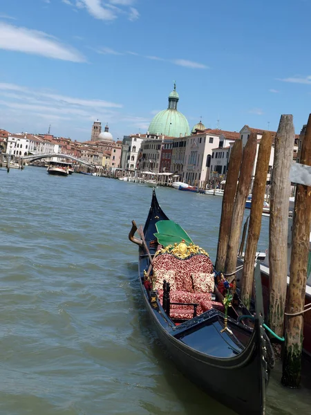 Venise Riches Décorations Pont Une Gondole Vénitienne — Photo