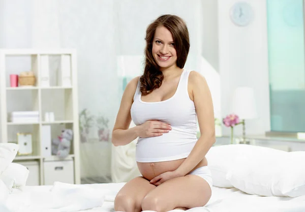 Photo Jolie Femme Enceinte Gardant Les Mains Sur Ventre Tout — Photo