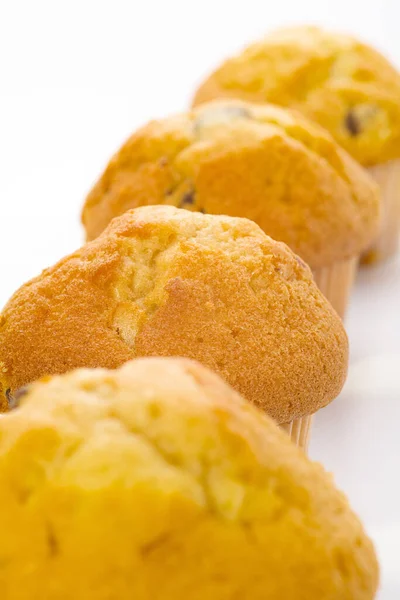 Primo Piano Biscotti Muffin Con Gocce Cioccolato Sfondo Bianco — Foto Stock