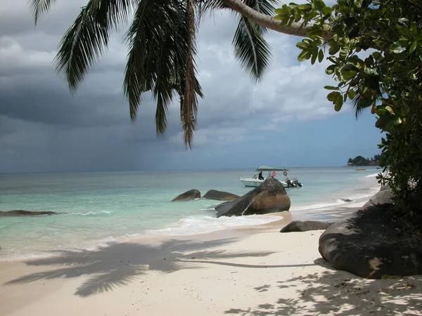 Osamělá Pláž Seychelách — Stock fotografie