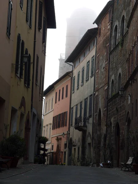 Ранок Місті Тоскані — стокове фото