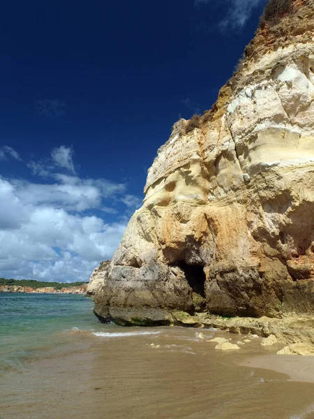 Część Idyllicznej Plaży Praia Rocha Południowym Wybrzeżu Portugalskiego Regionu Algarve — Zdjęcie stockowe
