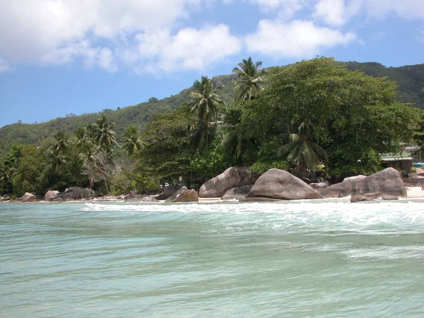 Одинокий Пляж Сейшелах — стоковое фото