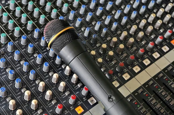 Część Miksera Dźwiękowego Mikrofonem — Zdjęcie stockowe
