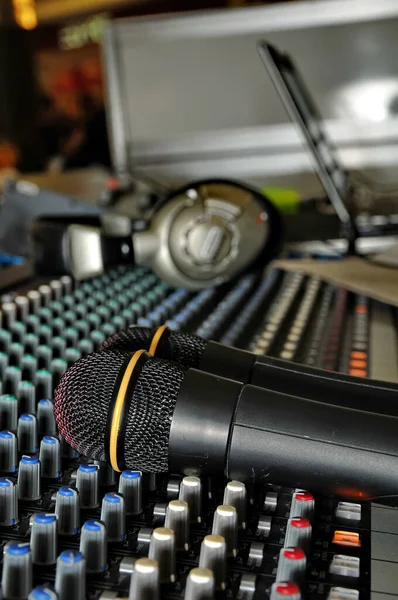 Parte Mezclador Sonido Audio Con Micrófono —  Fotos de Stock