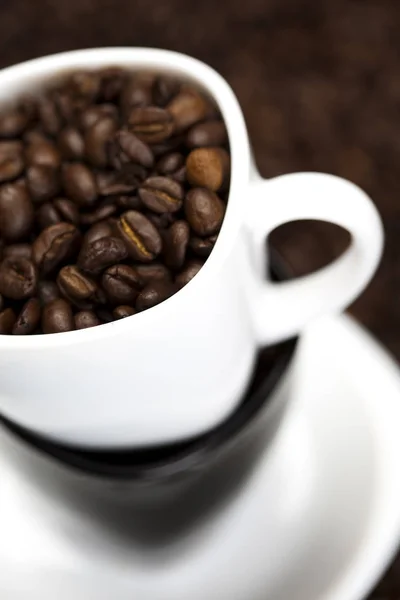 Csésze Kávé Bab Fehér Alapon — Stock Fotó