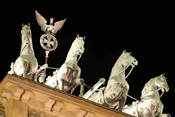 Gros Plan Quadriga Sur Porte Brandenburg Nuit — Photo