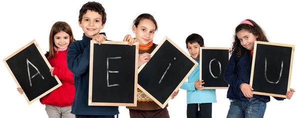 Gruppo Bambini Con Lavagne Nere Lettere — Foto Stock