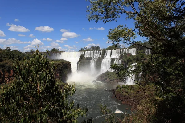 Schöner Wasserfall Auf Naturhintergrund — Stockfoto