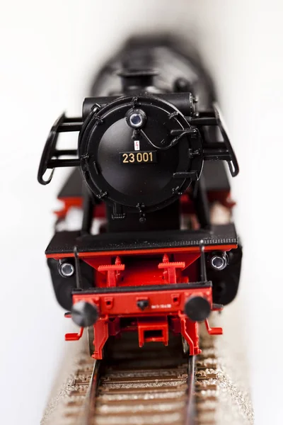 白い背景のおもちゃ列車 — ストック写真