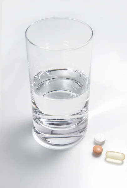 Water Glas Met Tabletten — Stockfoto