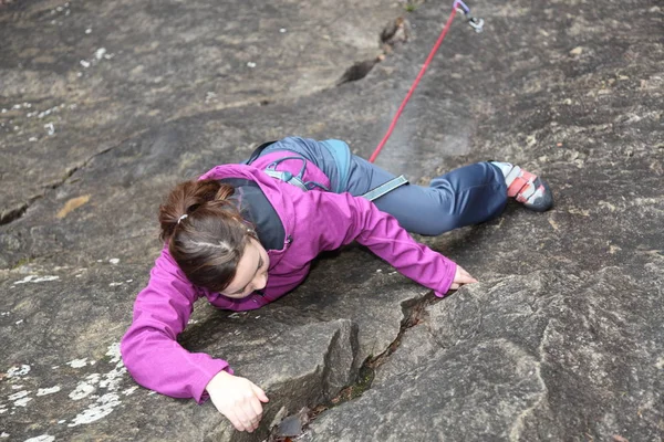 Girl Climbing Rock — Stock Photo, Image