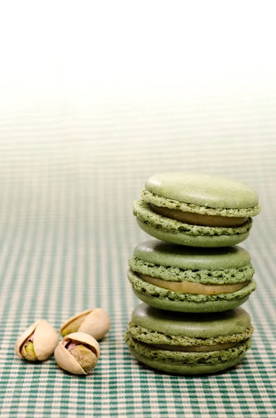 Three Green Macarons Three Pistachios — Stock Photo, Image