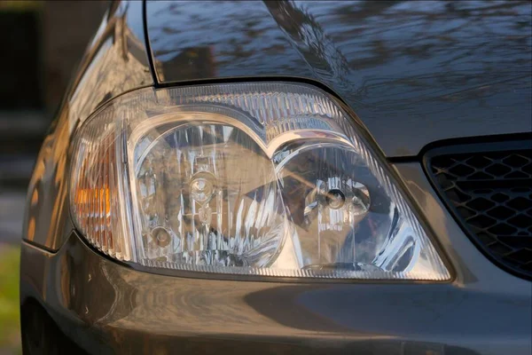 Nahaufnahme Des Linken Scheinwerfers Eines Autos — Stockfoto