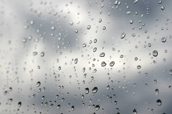 Σταγόνες Βροχής Στο Κεκλιμένο Παράθυρο Γυαλί Ρηχό Dof — Φωτογραφία Αρχείου