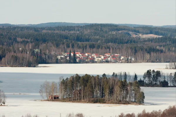 Landskap Finland Med Kullar Och Frusen Sjö — Stockfoto