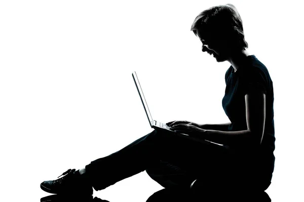 Jeden Biały Młody Nastolatek Sylwetka Dziewczyna Komputer Komputer Laptop Śmiech — Zdjęcie stockowe