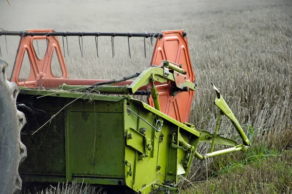 Photo Combine Harvesting Crops — Stock Photo, Image