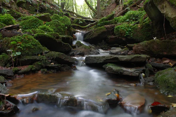 Schilderachtig Uitzicht Majestueus Landschap Met Waterval — Stockfoto