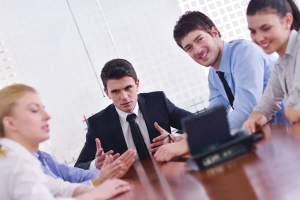 Grupo Gente Negocios Tienen Videoconferencia Oficina —  Fotos de Stock