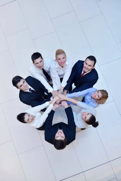 Zakenmensen Groep Bundelen Handen Verblijf Als Team Cirkel Vertegenwoordigen Concept — Stockfoto