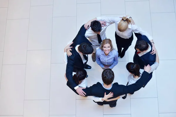 Zakenmensen Groep Bundelen Handen Verblijf Als Team Cirkel Vertegenwoordigen Concept — Stockfoto