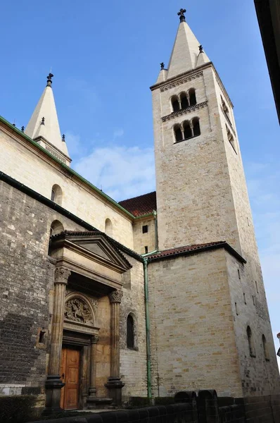 Romaanse Sint Georges Basiliek Hradí — Stockfoto