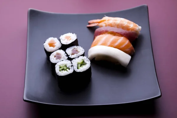 Суши Традиционной Японской Кухни — стоковое фото