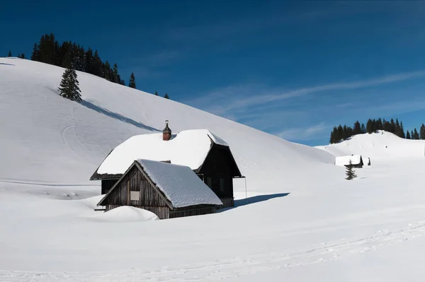 Skihütten Verschneiter Landschaft — Stockfoto