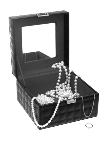 白色背景上孤立的珠宝盒 — 图库照片