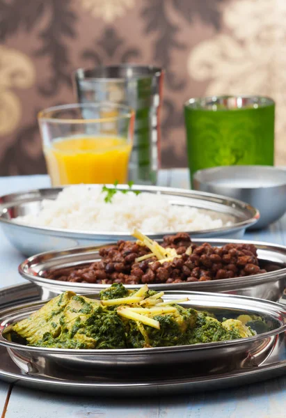 Indischer Murgh Palak Dhal Und Reis — Stockfoto