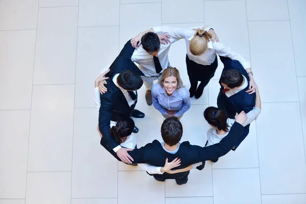 Zakenmensen Groep Bundelen Handen Verblijf Als Team Cirkel Vertegenwoordigen Concept — Stockfoto