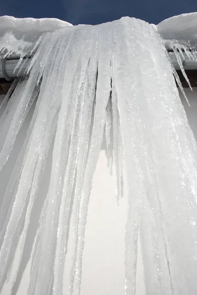 Large Icicles Gutter — Stock Photo, Image