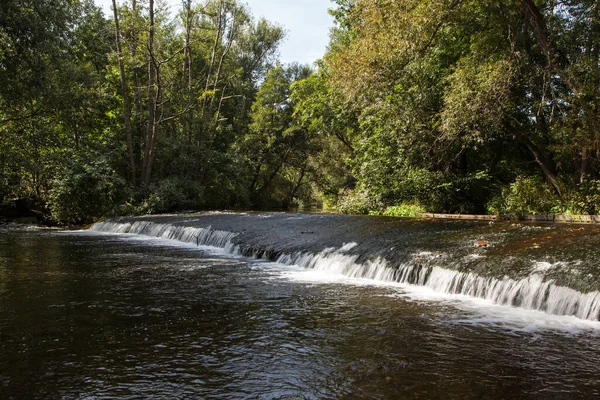 Pemandangan Indah Pemandangan Megah Dengan Air Terjun — Stok Foto