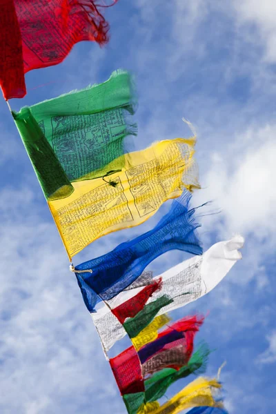 Tibetské Barevné Vlajky Obloha — Stock fotografie